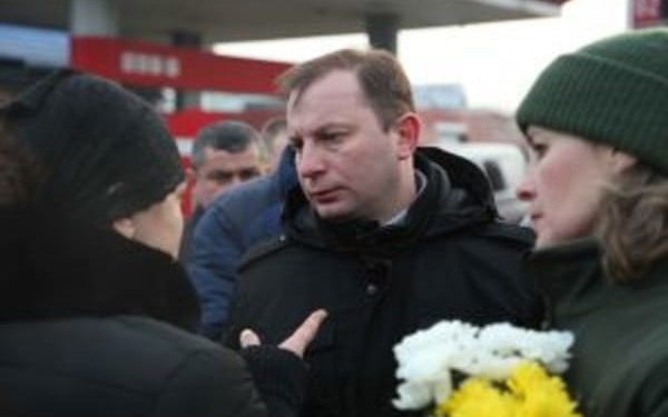 Скандал. Вдова погибшего в АТО воина прогнала с похорон главу ОГА