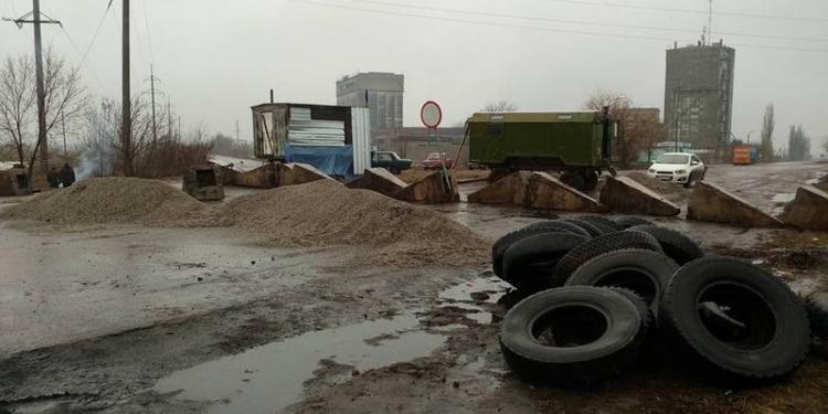 Блокирование трассы Н-11 «Николаев-Днепропетровск»: у Нового Буга пропускают только местные КамАЗы