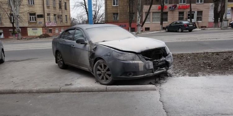 В Мариуполе сожгли автомобиль судьи, отпустившего «министра печати» «ДНР»