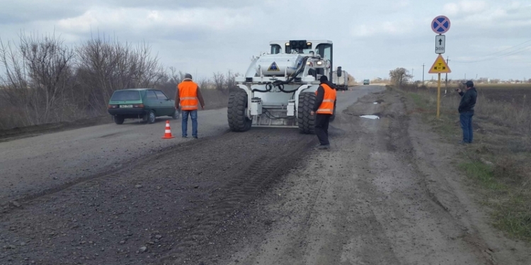 Кусочек трассы Н-11 «Николаев-Днепропетровск» начали профилировать