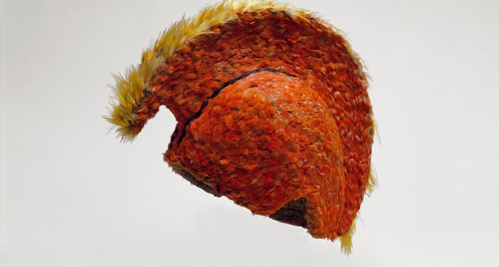 Новая Зеландия вернула на Гавайи подарки Джеймсу Куку – плащ и шлем из перьев