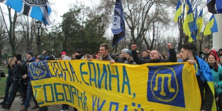 В Одессе ультрас прошли маршем по городу – впервые после трагедии 2 мая 2014 года