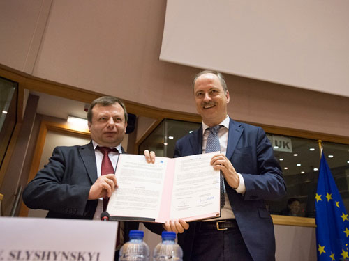 Рада и Европарламент подписали историческое соглашение