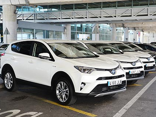 Правительство планирует закупить гибридные Toyota для украинской полиции