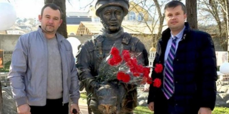 Солдат, насилующий кота: памятник «Вежливым людям» в Крыму соцсети подняли на смех