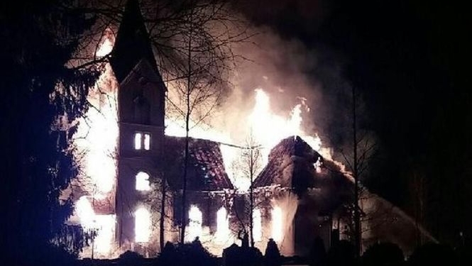 В Финляндии за день перед Пасхой подожгли старинную церковь