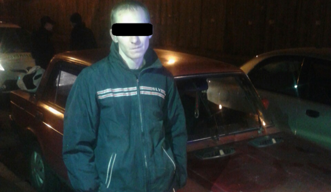 В Киеве пьяный водитель протаранил полицейский патруль и провез одного патрульного на капоте