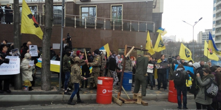 В Одессе повесили чучело Владимира Путина