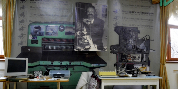 «Наше время состоит из нас»: в Николаеве открылась выставка, посвященная памяти Валерия Карнауха