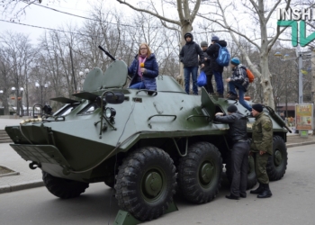 На Соборную пригнали обновленный БТР-60 – в Николаеве празднуют День Национальной гвардии Украины