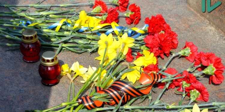 Слезы гордости, крики, потасовки и уроки истории – как горожане отметили 72-ю годовщину освобождения Николаева от фашистских захватчиков