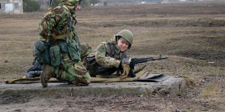 В этом году контракт с ВСУ подписали более 12 тысяч человек