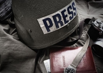 Журналисты в АТО разоблачили российского генерала, уронив его в окоп