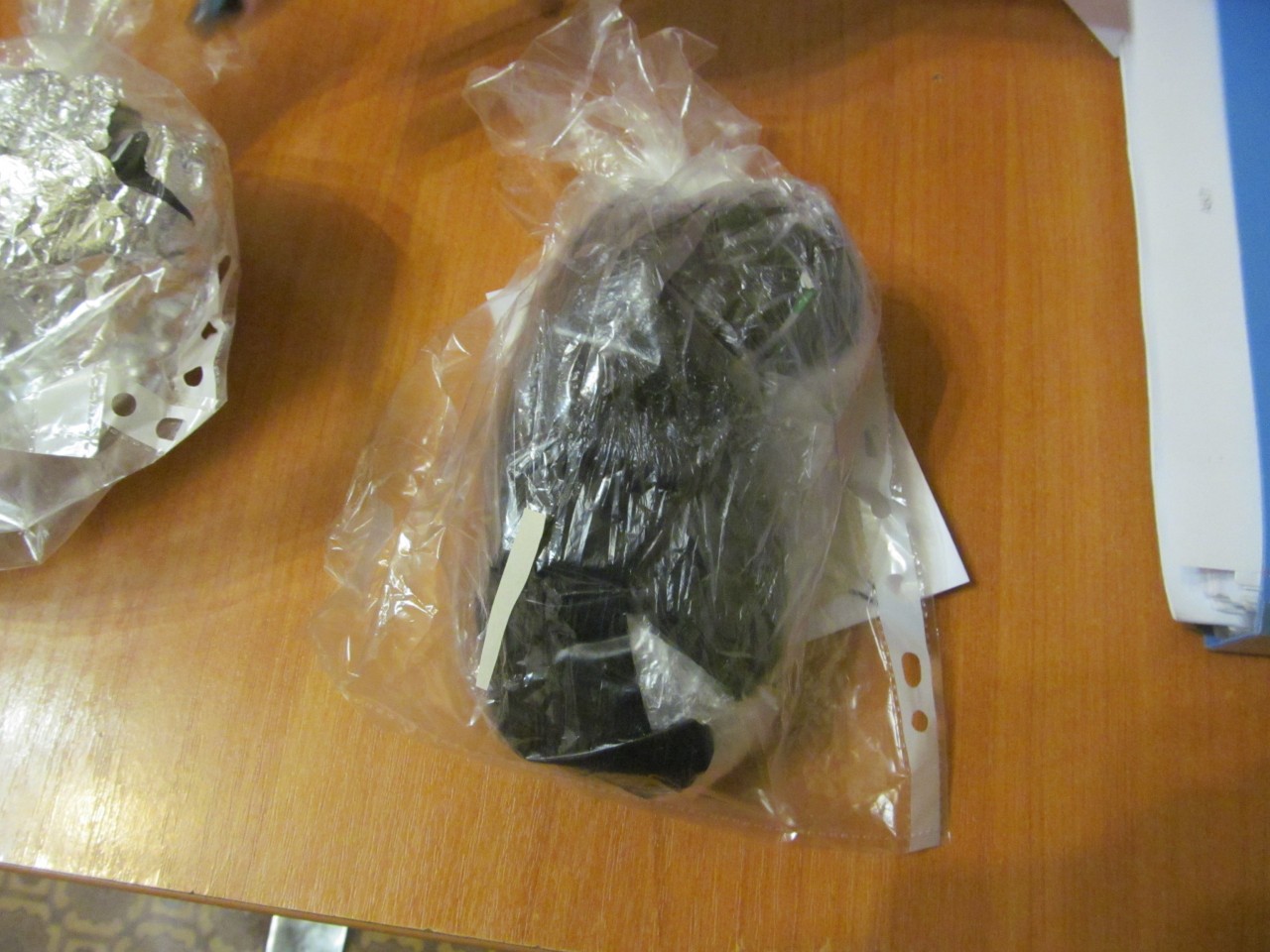 Везла “гостинцы”: на границе с РФ задержали 80-летнюю женщину с наркотиками