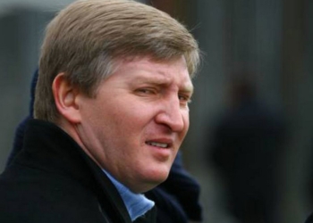 Журналисты зафиксировали ночной визит Ахметова в Кабмин