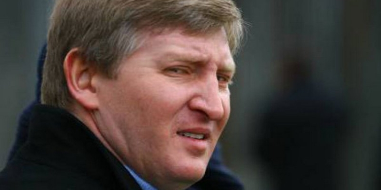 Журналисты зафиксировали ночной визит Ахметова в Кабмин