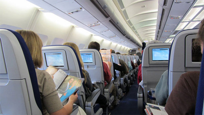 Аэрофлот снял с международных рейсов стюардесс, у которых размер одежды больше 46-го. Две девушки подали в суд 1