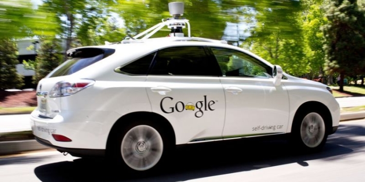 Беспилотный автомобиль Google впервые попал в ДТП