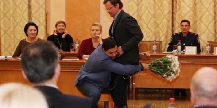 Дурной пример заразителен: зама Саакашвили вынесли из сессионного зала Одесского горсовета на руках