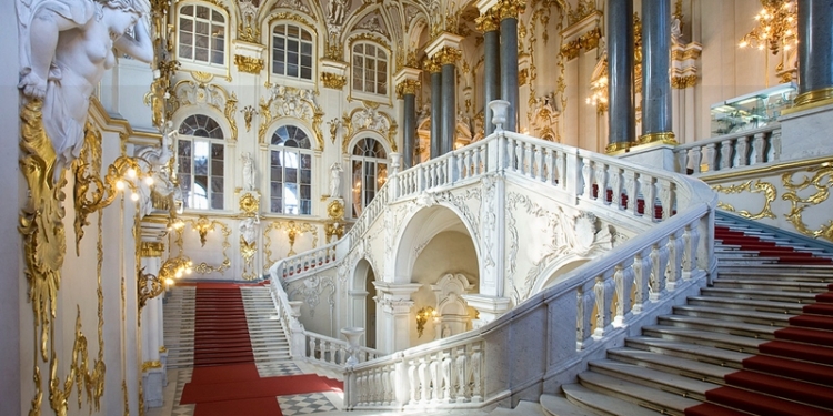 Посягнул на святое: заместитель Минкультуры РФ воровал средства монастырей и Эрмитажа