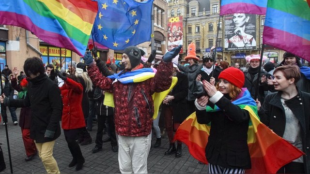 Тысячи голландцев вышли на улицы в поддержку избитой гей-пары 7