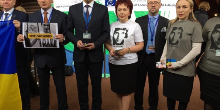 В Страсбурге глава Николаевского облсовета провела флешмоб в поддержку Надежды Савченко