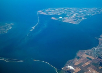 В Керченском проливе судно врезалось в рабочий мост