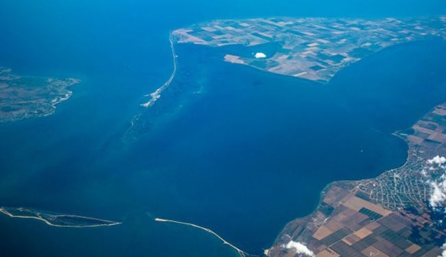 В Керченском проливе судно врезалось в рабочий мост