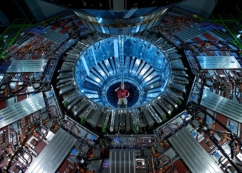 Экскурсия внутри Большого адронного коллайдера: видео на 360 градусов