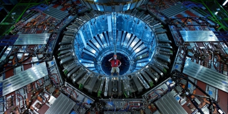 Экскурсия внутри Большого адронного коллайдера: видео на 360 градусов