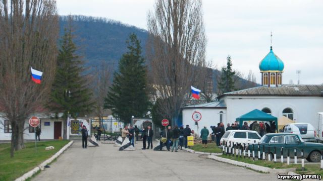 Украина упростит получение разрешения на посещение Крыма переселенцам — Зеленский 1