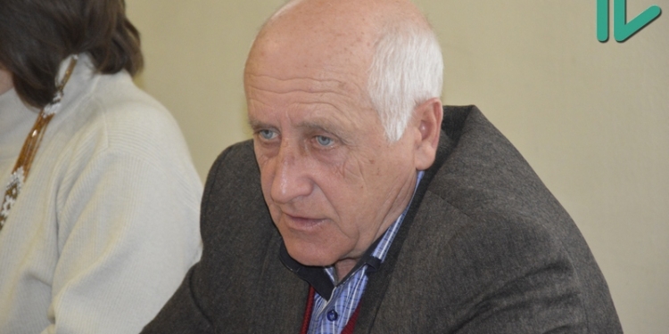 Главе земельной комиссии Николаевского горсовета работница исполкома дала на подпись «не тот» протокол по вопросу о разделе участка площадью 34 га у «Зори»-«Машпроект»