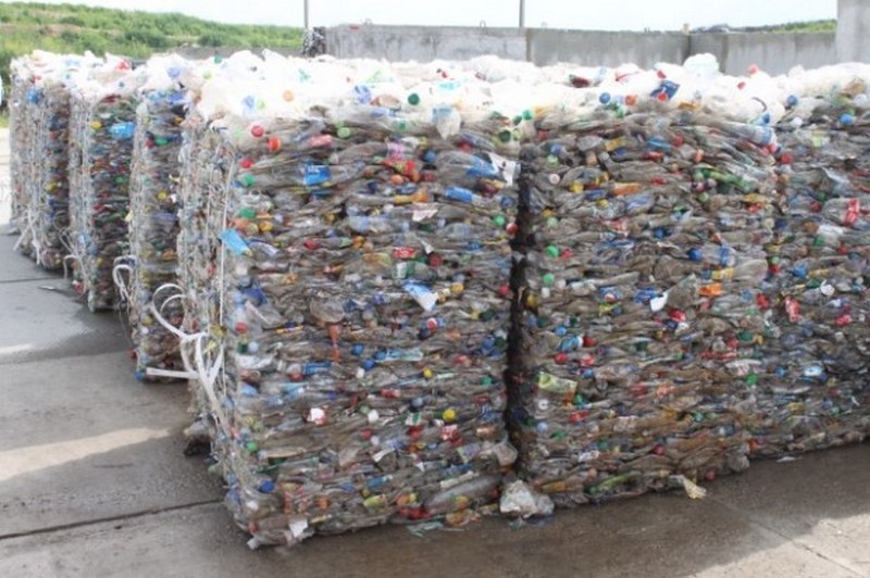 В Україні прибрали з берегів водойм 12 тонн сміття 1