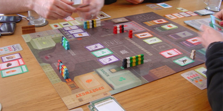 “Роспотребнадзор” запретил польскую игру для детей “Очередь”