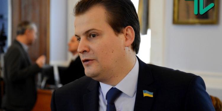 КДЮСШ «Коммунаровец» обвиняет депутата Николаевского горсовета Сергея Исакова в попытке рейдерства