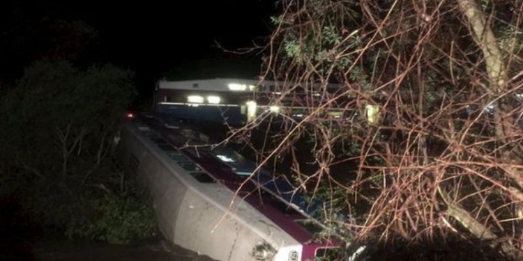 В Калифорнии сошел с рельсов пассажирский поезд, есть пострадавшие