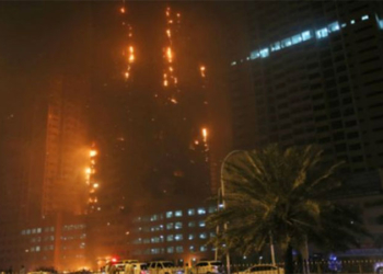 В ОАЭ загорелись два жилых небоскреба