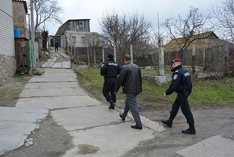 Полицейская отработка николаевского поселка "Ялты": оружие, наркотики, задержания 1