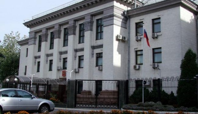 Посольство России в Киеве забросали яйцами