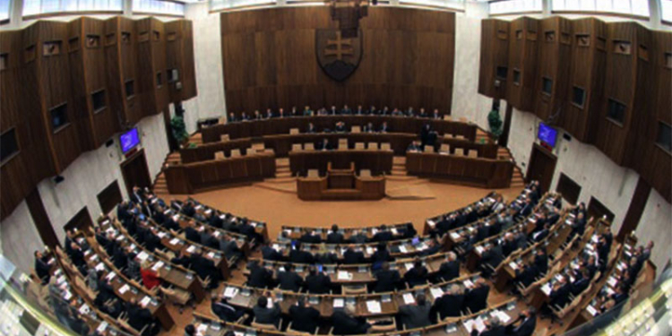 В Словакии пророссийского депутата отправили на психиатрическую экспертизу