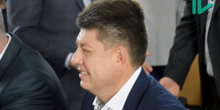 КДЮСШ «Коммунаровец» обвиняет депутата Николаевского горсовета Сергея Исакова в попытке рейдерства