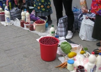 На рынках Николаева для пенсионеров, торгующих выращенной продукцией, оплату за торговое место снизят на 50%