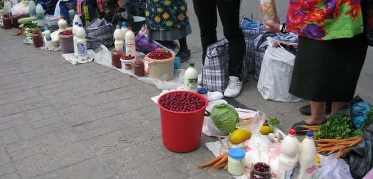 На рынках Николаева для пенсионеров, торгующих выращенной продукцией, оплату за торговое место снизят на 50%