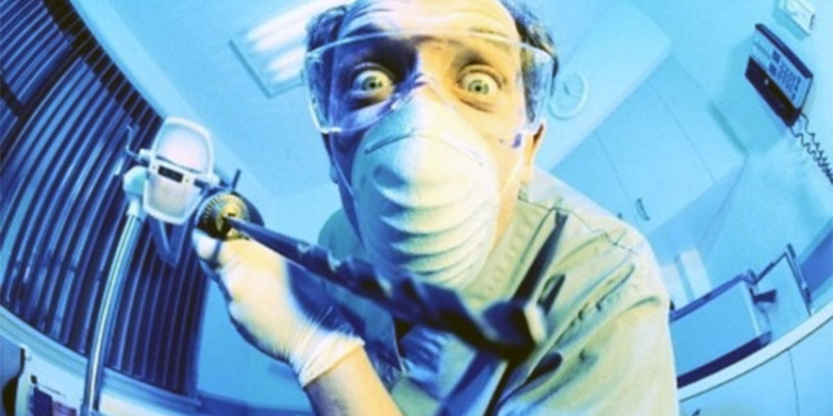 Во Франции стоматолога судят за издевательства над пациентами