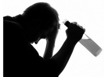 «Не пей, козленочком станешь!»: Генштаб ВСУ призывает бойцов не выпивать с незнакомцами на вокзалах