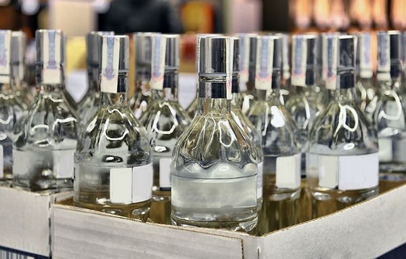 Николаевские фискалы изъяли 6,45 тысяч бутылок сомнительной водки 1