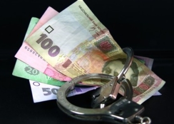 Полицейский требовал 7 тысяч взятки от участника ДТП в Днепропетровской области