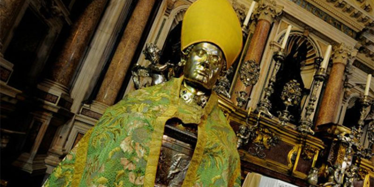 В Неаполе прошла массовая демонстрация из-за сокровищ святого Януария