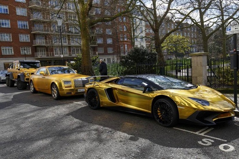 Саудовский принц привез в Лондон свои золотые авто, которые тут же оштрафовали за неправильную парковку 4