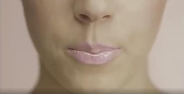 Привлекательных девушек в рекламе заменили на мужчин среднего возраста: получилось весьма шокирующе